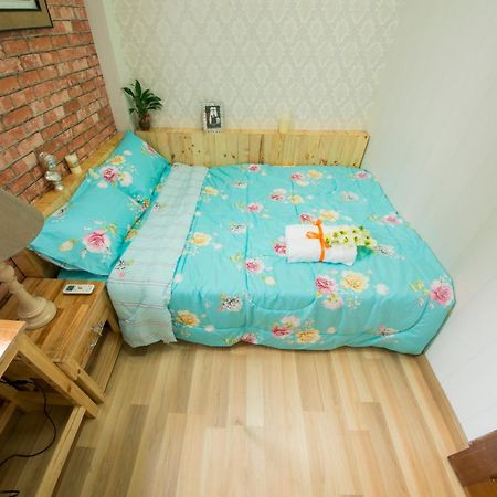 Wanderlust Saigon Hostel & Rooftop Bar Хошимин Экстерьер фото