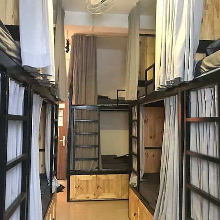 Wanderlust Saigon Hostel & Rooftop Bar Хошимин Экстерьер фото