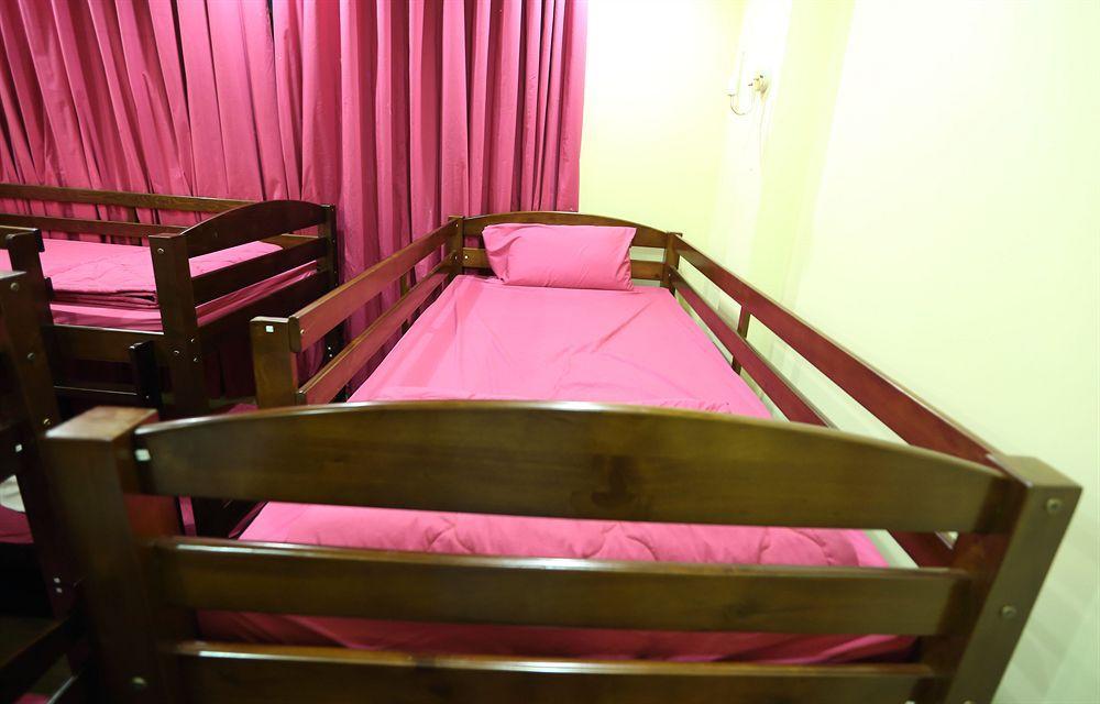 Wanderlust Saigon Hostel & Rooftop Bar Хошимин Экстерьер фото