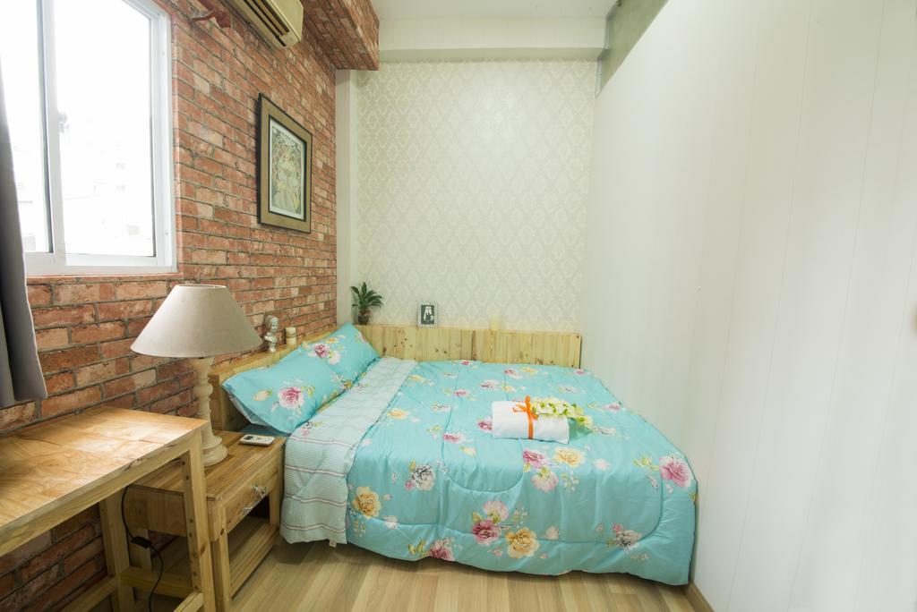 Wanderlust Saigon Hostel & Rooftop Bar Хошимин Экстерьер фото