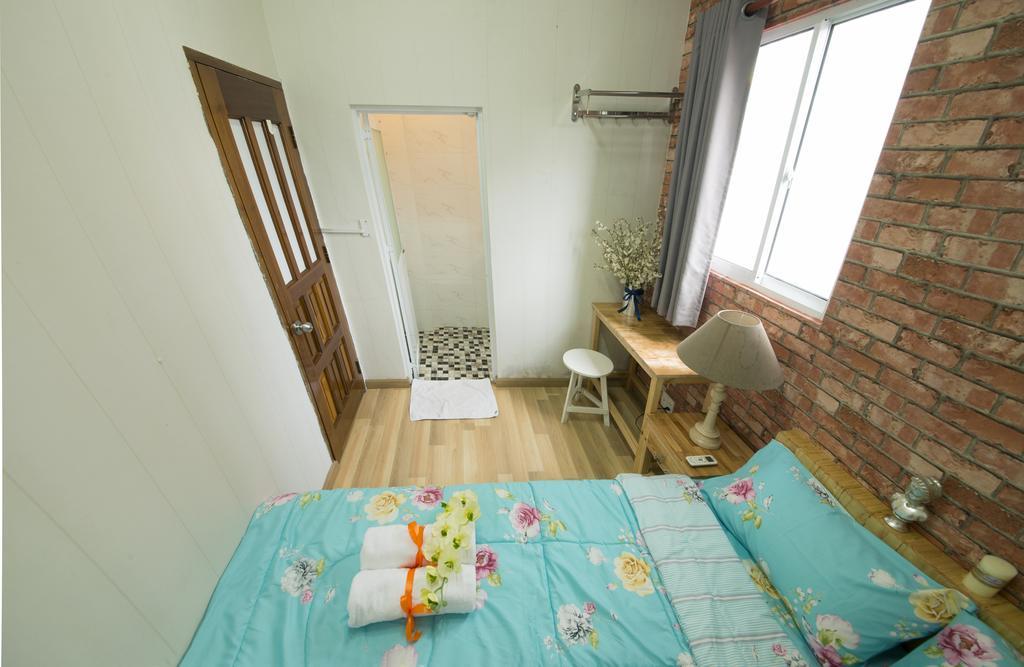 Wanderlust Saigon Hostel & Rooftop Bar Хошимин Экстерьер фото