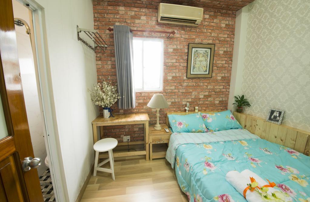Wanderlust Saigon Hostel & Rooftop Bar Хошимин Экстерьер фото