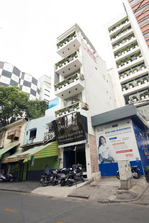 Wanderlust Saigon Hostel & Rooftop Bar Хошимин Экстерьер фото
