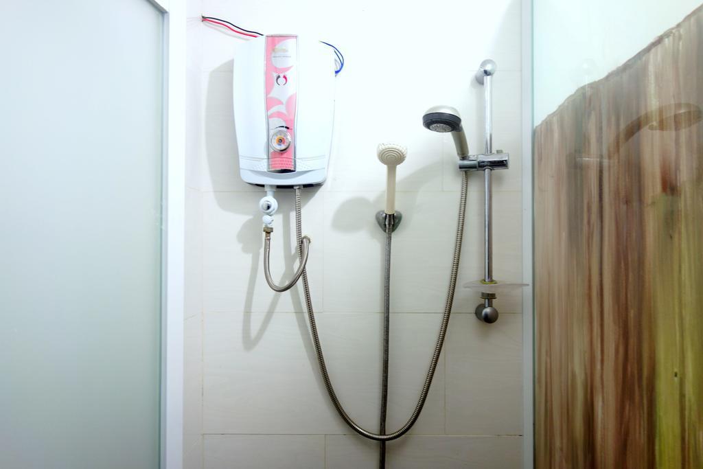 Wanderlust Saigon Hostel & Rooftop Bar Хошимин Экстерьер фото
