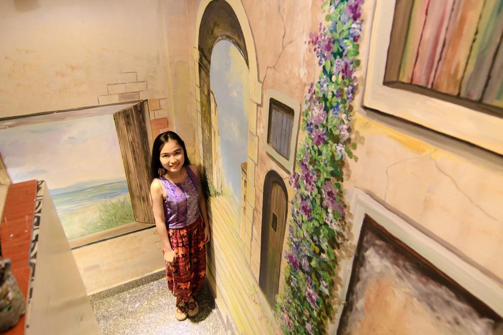 Wanderlust Saigon Hostel & Rooftop Bar Хошимин Экстерьер фото
