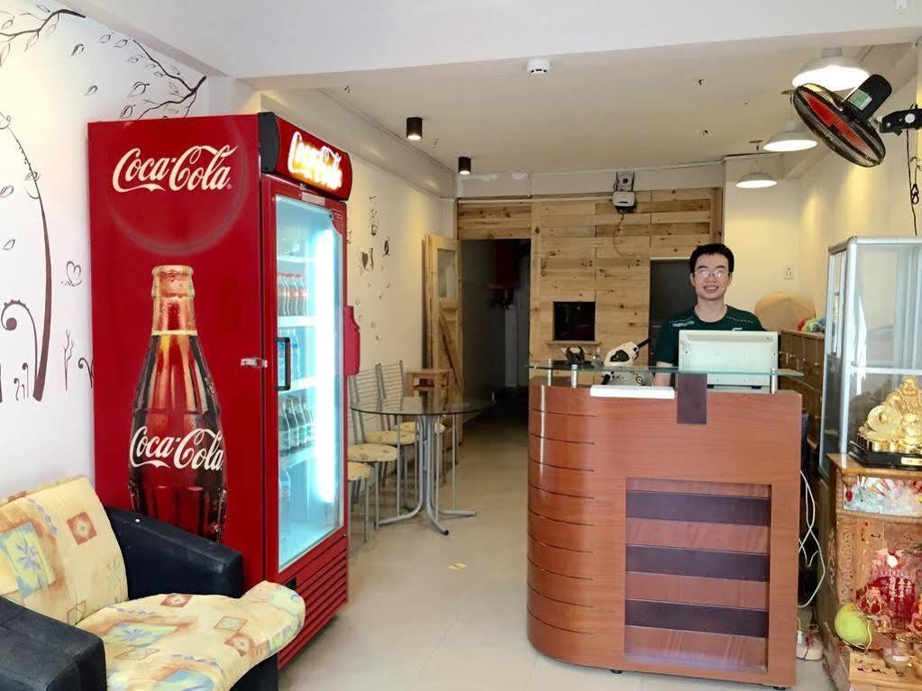 Wanderlust Saigon Hostel & Rooftop Bar Хошимин Экстерьер фото