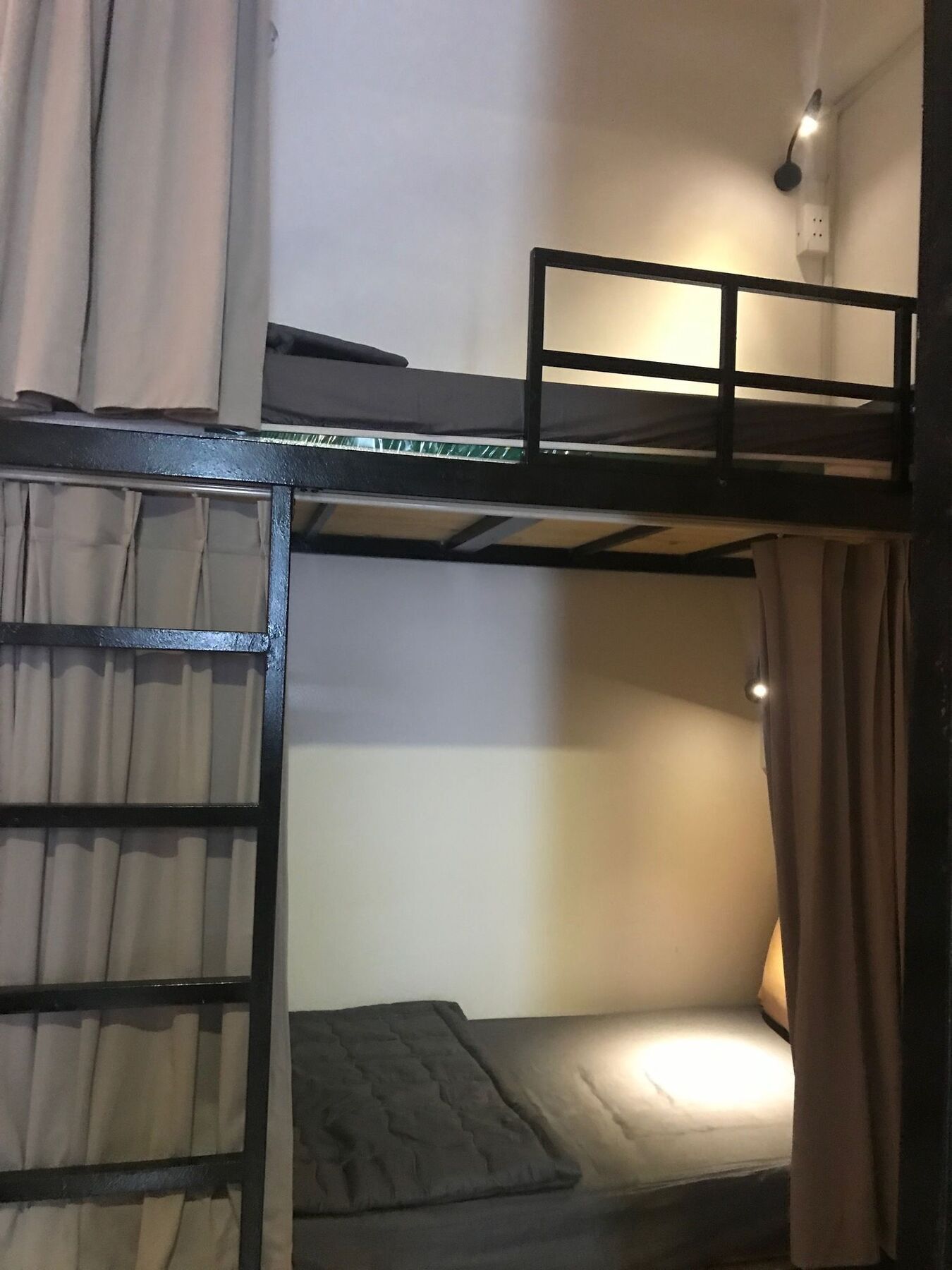 Wanderlust Saigon Hostel & Rooftop Bar Хошимин Экстерьер фото