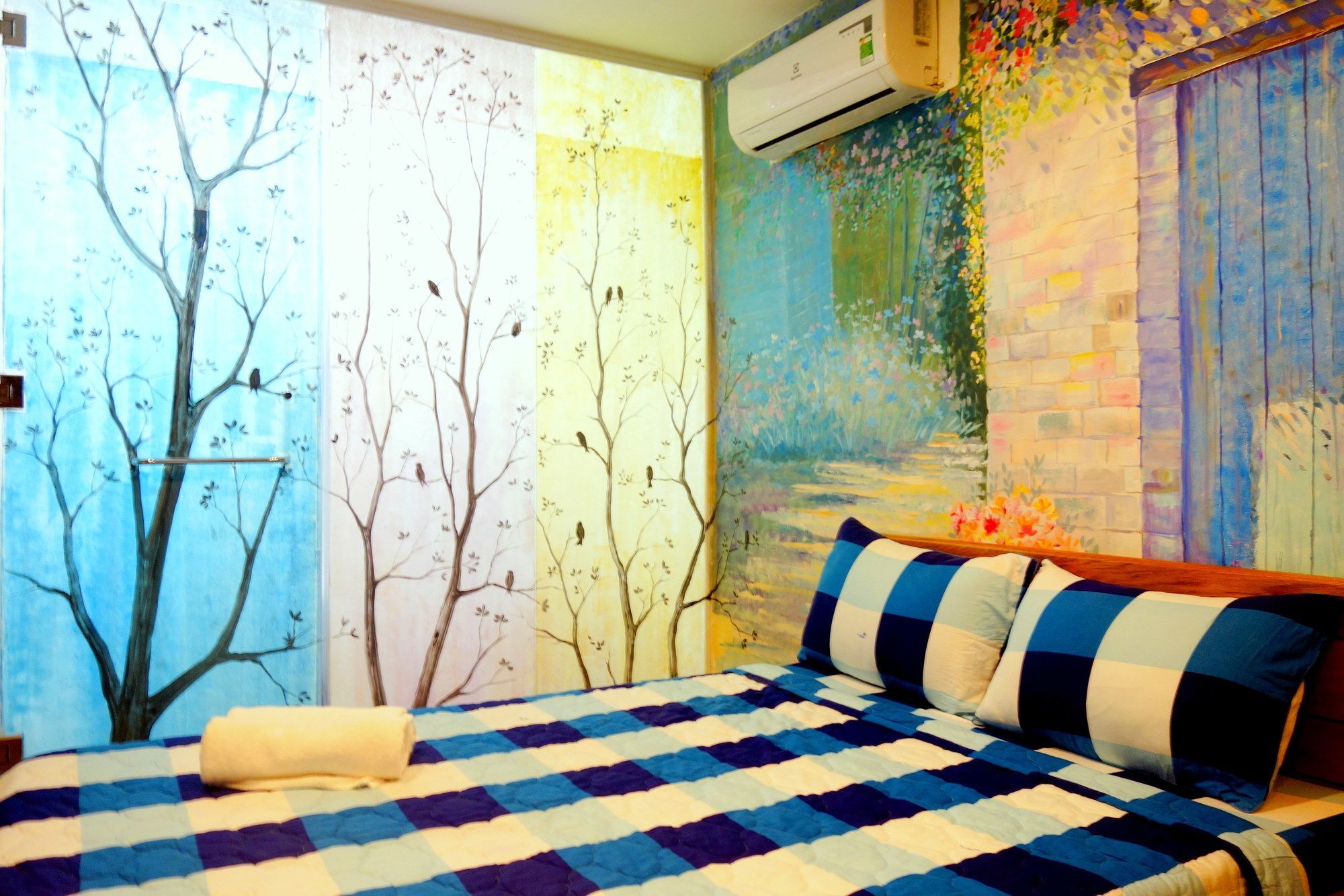 Wanderlust Saigon Hostel & Rooftop Bar Хошимин Экстерьер фото