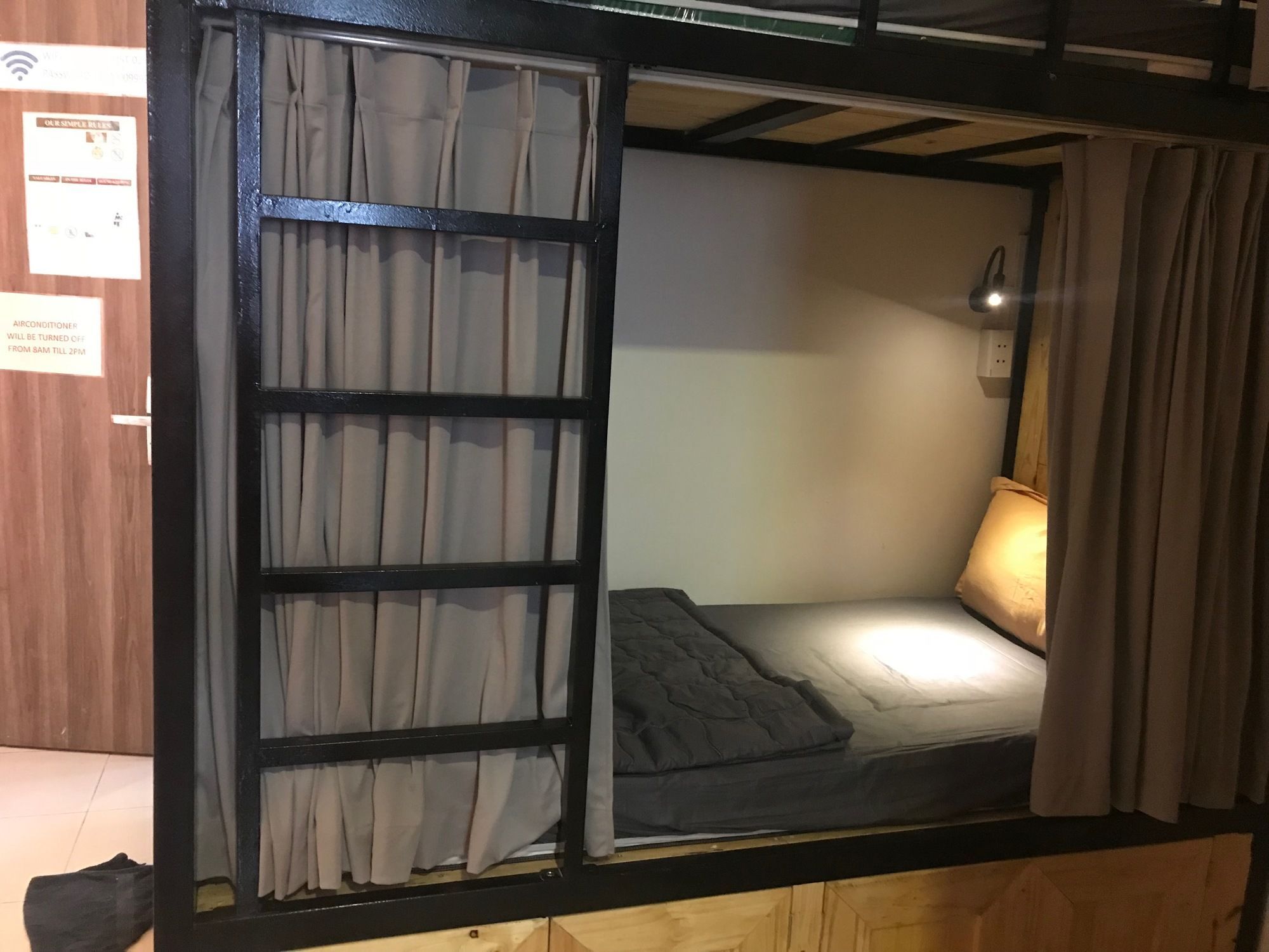 Wanderlust Saigon Hostel & Rooftop Bar Хошимин Экстерьер фото