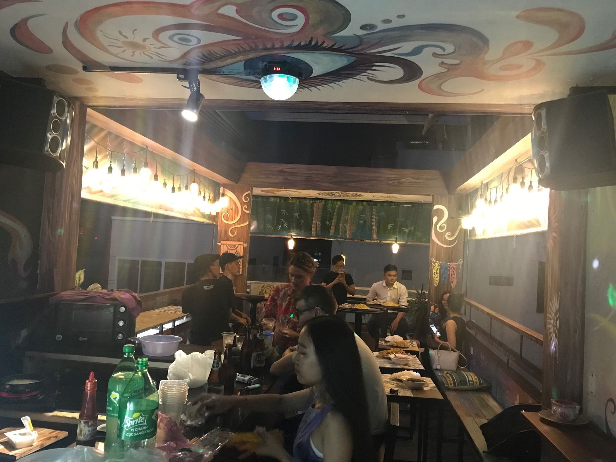 Wanderlust Saigon Hostel & Rooftop Bar Хошимин Экстерьер фото