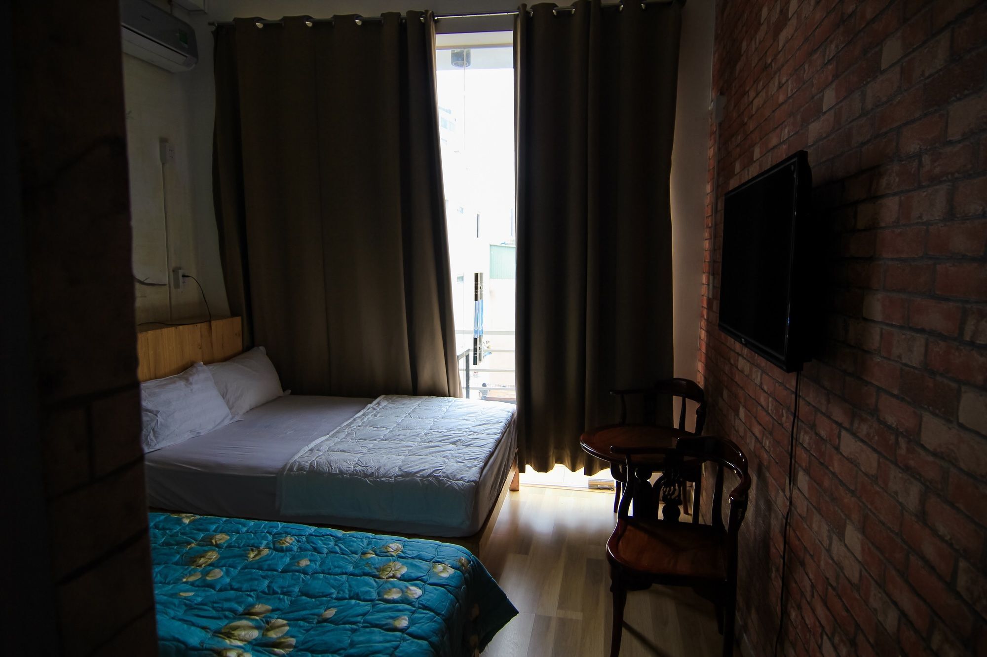 Wanderlust Saigon Hostel & Rooftop Bar Хошимин Экстерьер фото