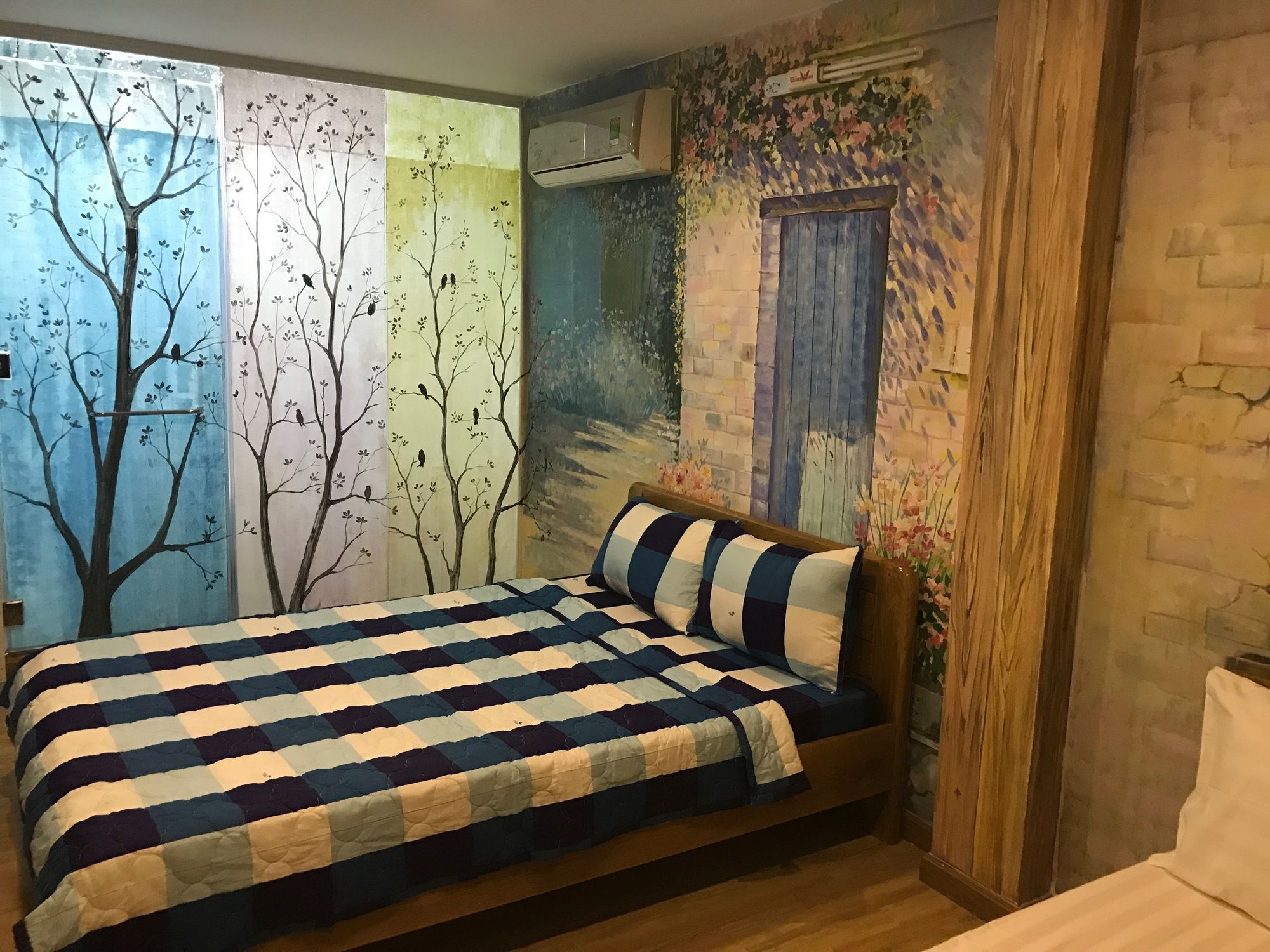 Wanderlust Saigon Hostel & Rooftop Bar Хошимин Экстерьер фото