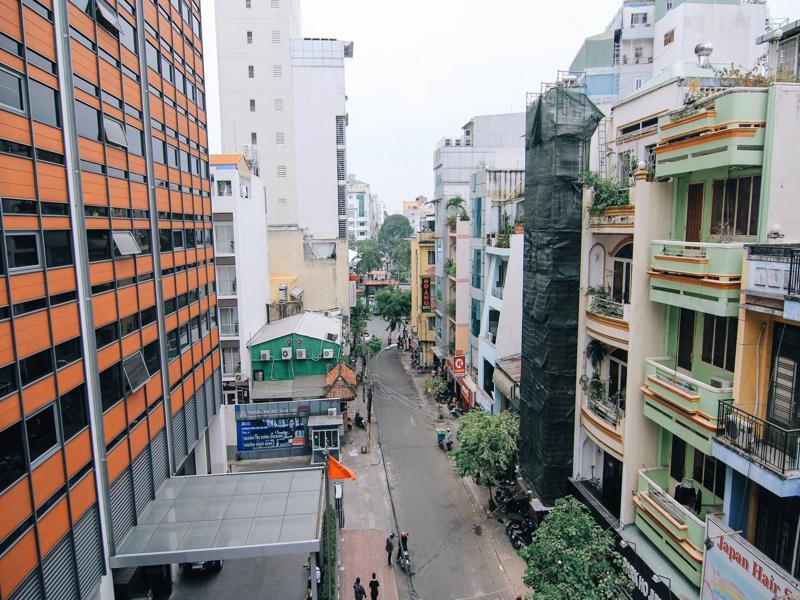 Wanderlust Saigon Hostel & Rooftop Bar Хошимин Экстерьер фото