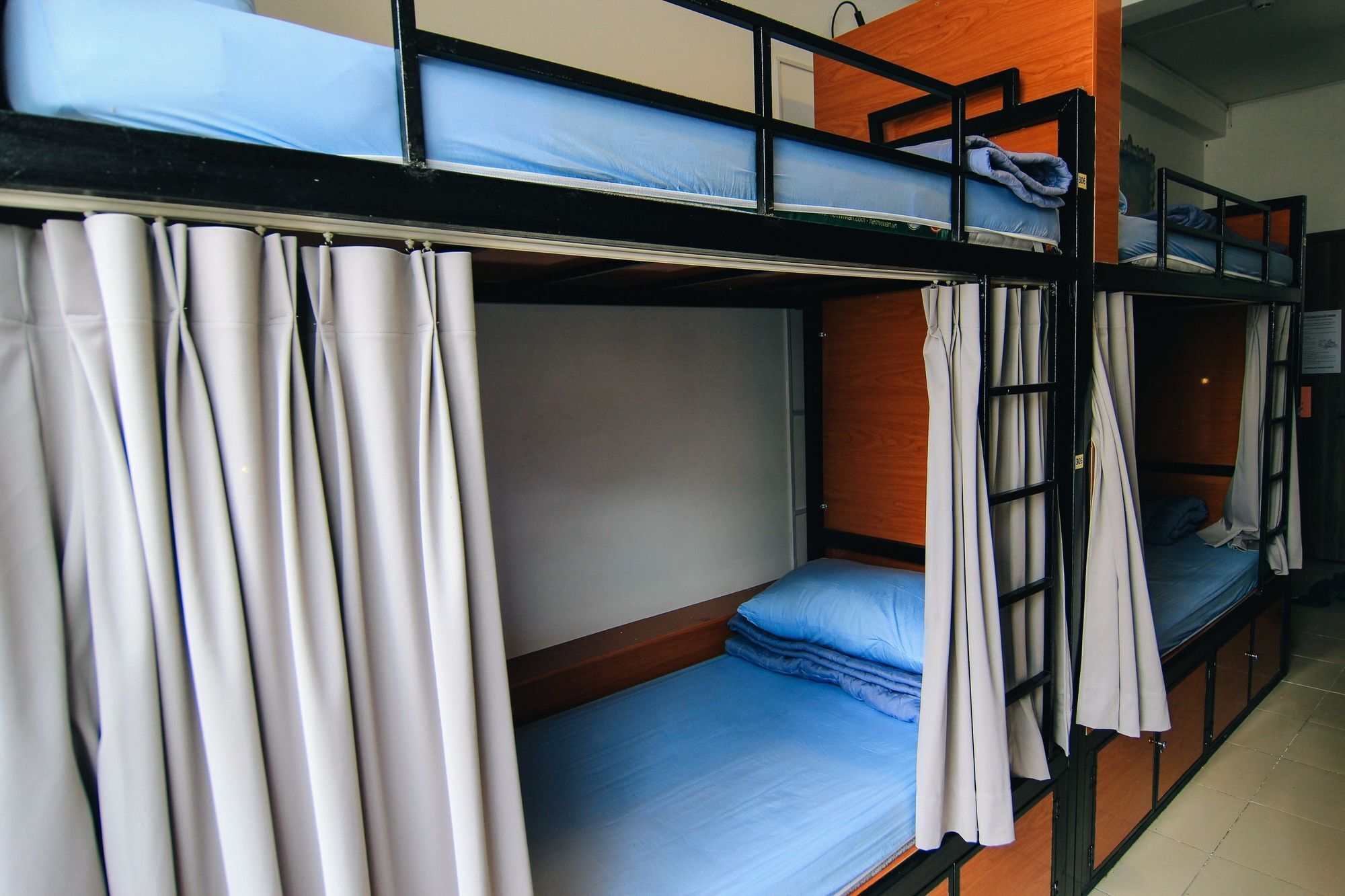 Wanderlust Saigon Hostel & Rooftop Bar Хошимин Экстерьер фото