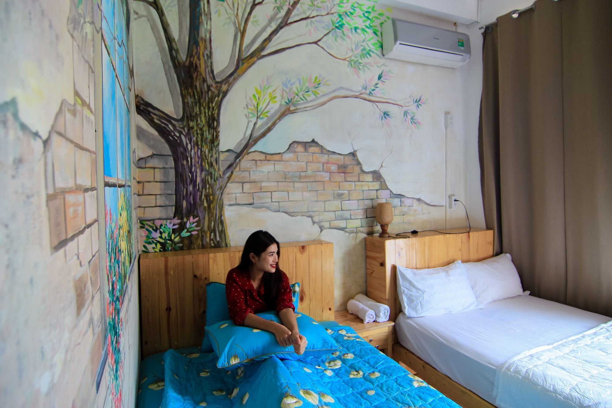 Wanderlust Saigon Hostel & Rooftop Bar Хошимин Экстерьер фото