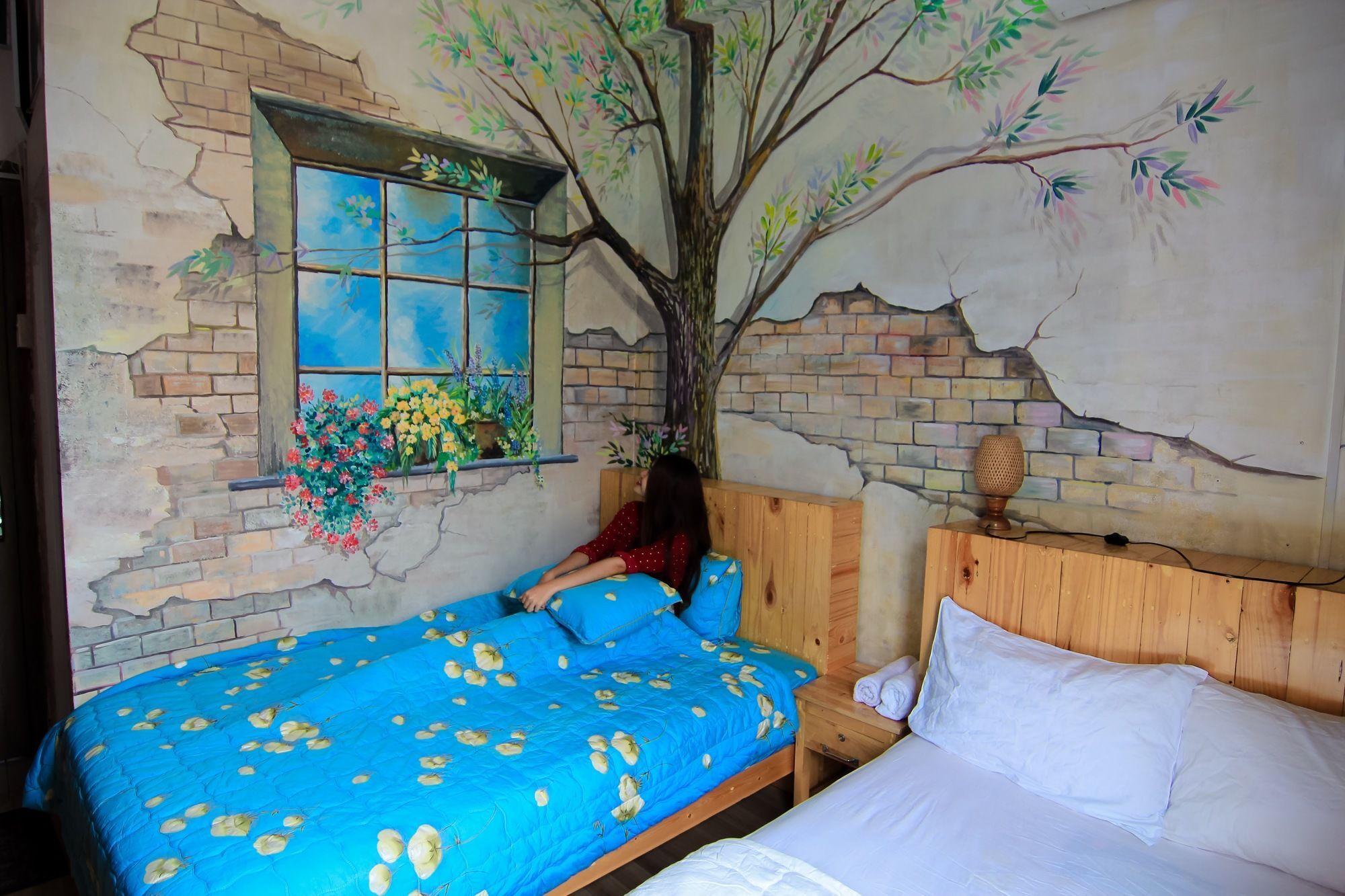 Wanderlust Saigon Hostel & Rooftop Bar Хошимин Экстерьер фото