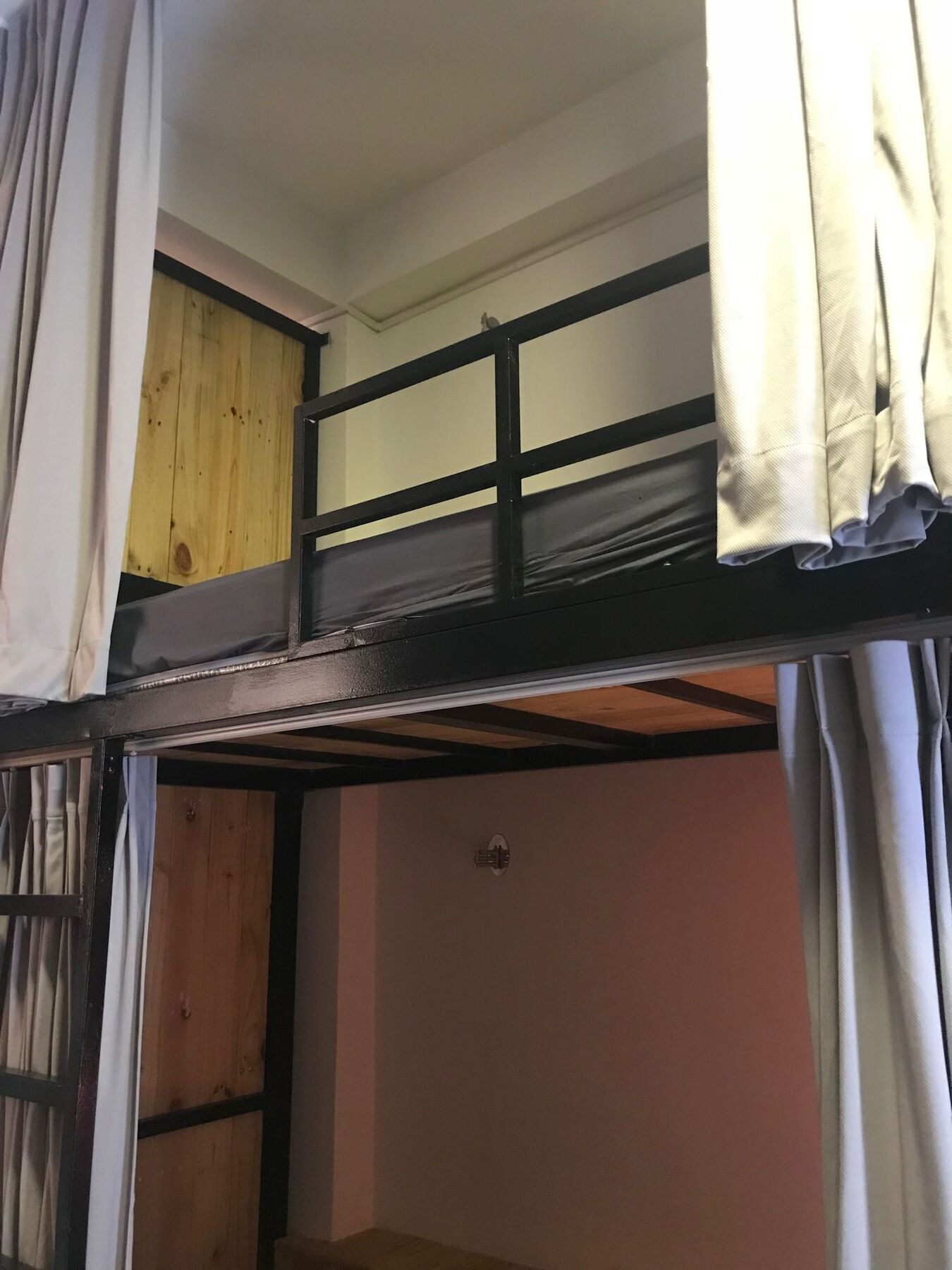 Wanderlust Saigon Hostel & Rooftop Bar Хошимин Экстерьер фото